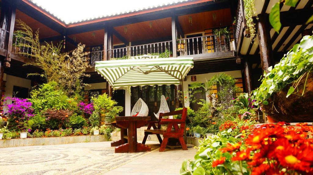 Lijiang Wangjia Courtyard Inn Bagian luar foto