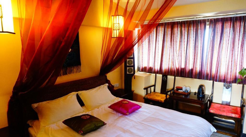 Lijiang Wangjia Courtyard Inn Ruang foto