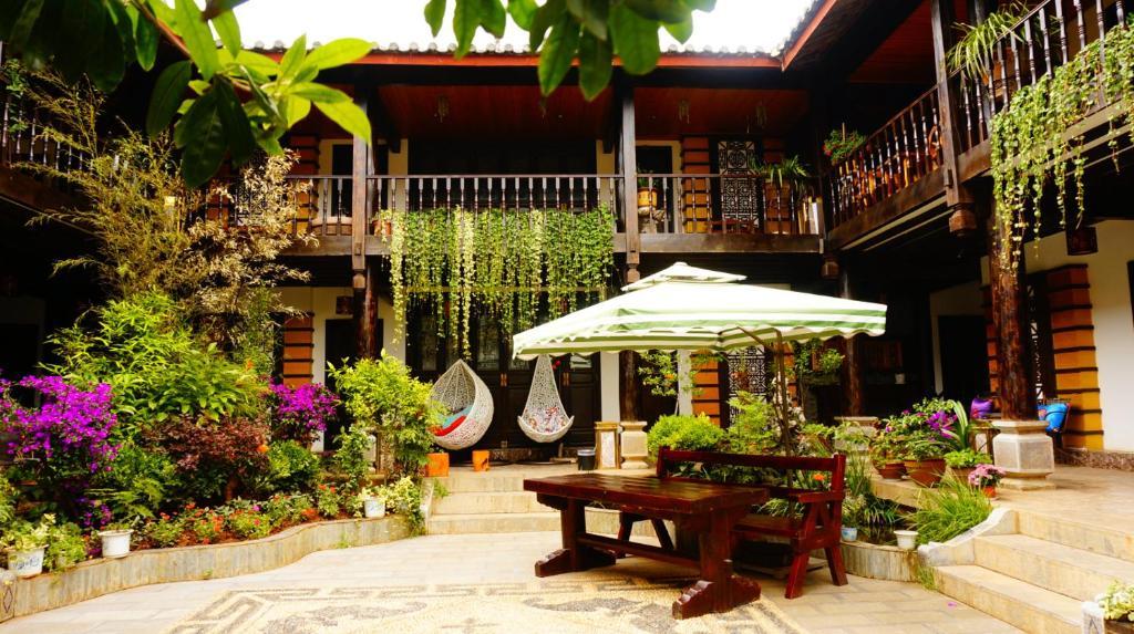 Lijiang Wangjia Courtyard Inn Bagian luar foto