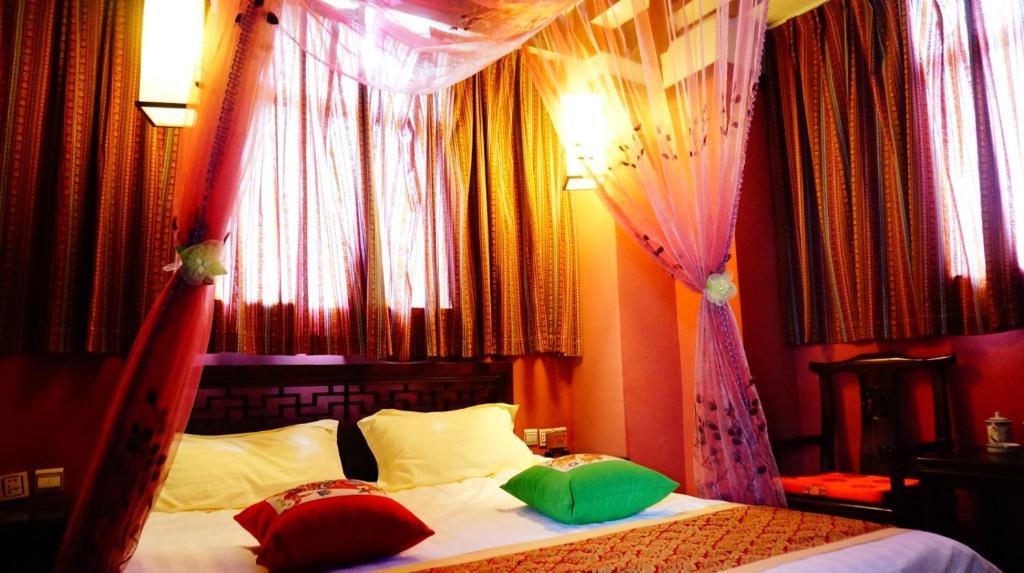 Lijiang Wangjia Courtyard Inn Ruang foto